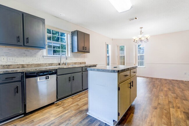 Building Photo - 873 Brande Ct