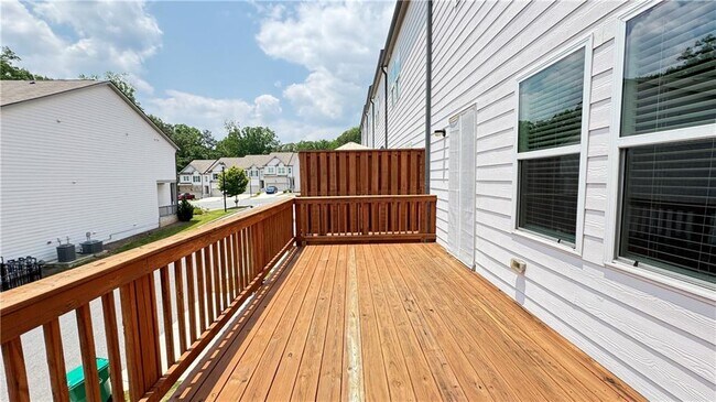 Building Photo - 285 Vista Ln