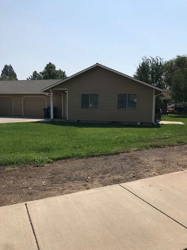 Primary Photo - Great Duplex in SW Redmond