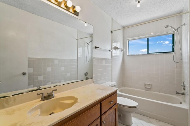 Building Photo - 3612 Biscayne Dr