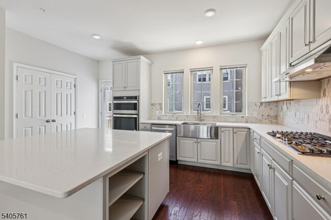 Building Photo - 32 Cortland Ct