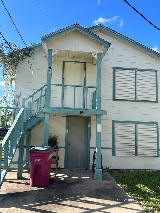 Primary Photo - 1901 N Avenue G