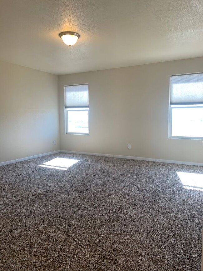 Building Photo - GORGEOUS TWO STORY WITH UNFINISHED BASEMENT