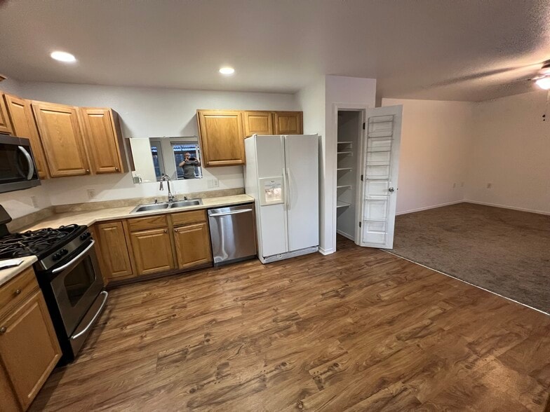Kitchen - 1794 S Mack Dr