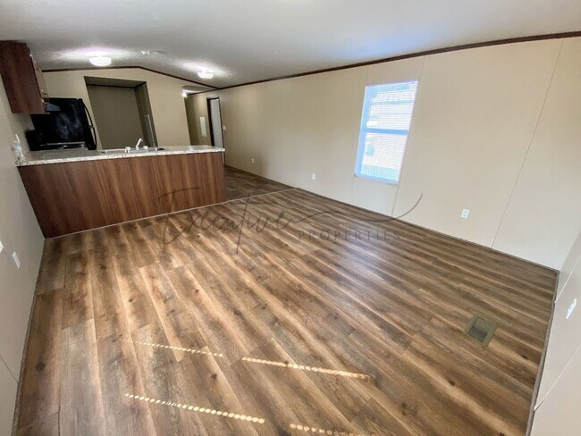 Building Photo - 2 Bedroom Mobile Home For Rent in Sulphur