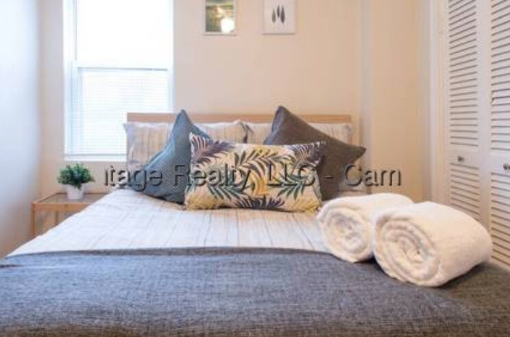 Building Photo - 256 Hurley St