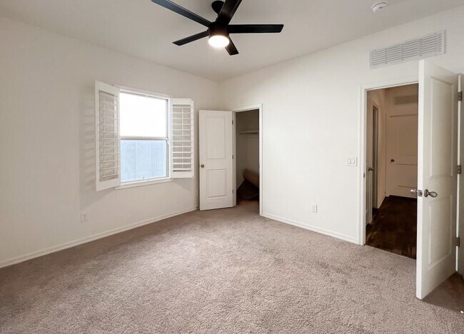 Building Photo - 4590 W Foldwing Dr