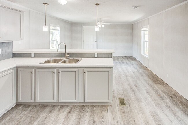 Building Photo - 766 Wall St