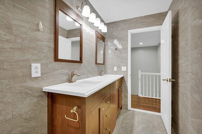 Building Photo - 40 Cottonwood St