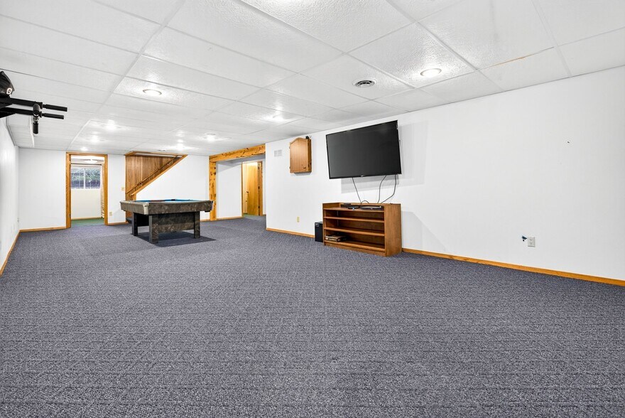 Building Photo - 3033 W Hiawatha Dr