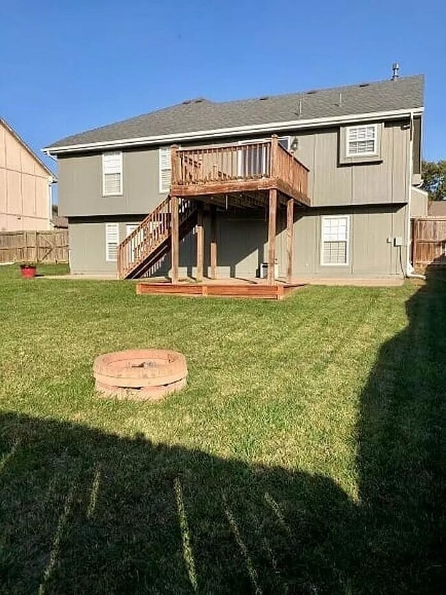 Building Photo - Spacious 4-Bedroom Greenwood Home with Vau...