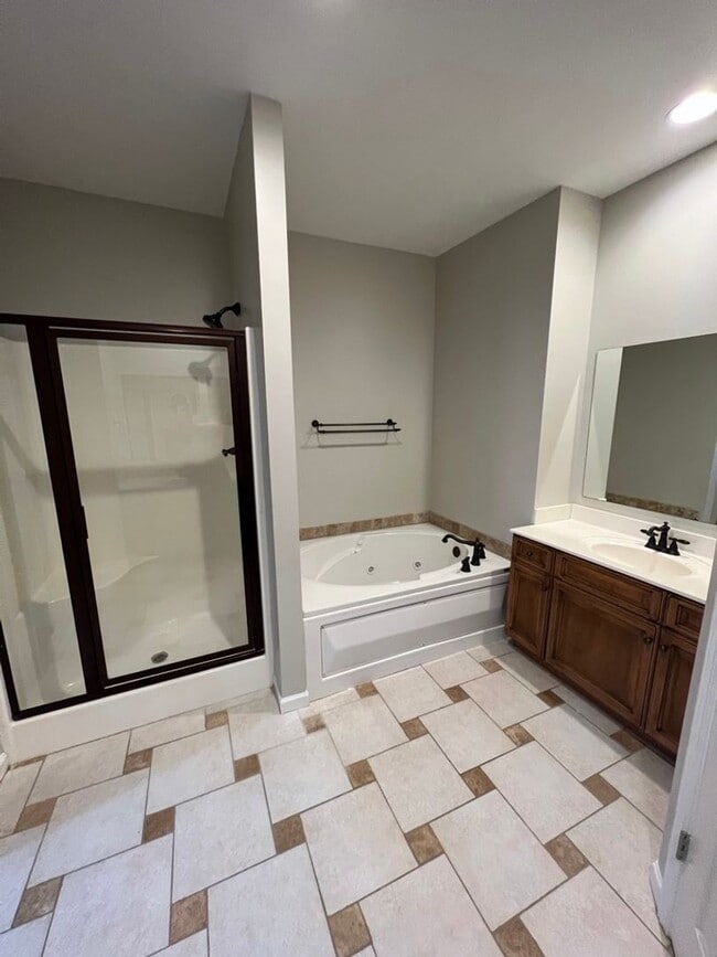 Building Photo - Townhome For Rent In Hoover!!! Available to View Now!