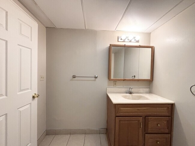 Building Photo - 1201 E 5600 S