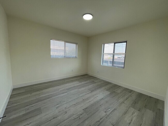 Building Photo - 1846 Klauber Ave