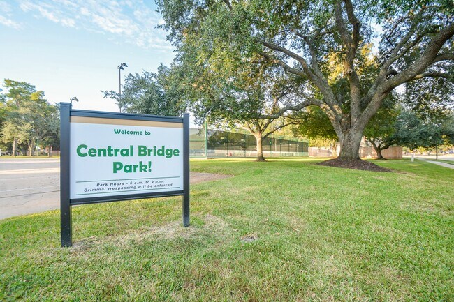 Building Photo - 6111 Ryegate Dr