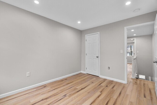Building Photo - 15 N Bradford St