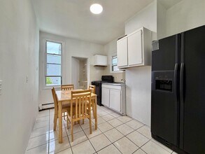 Building Photo - 94 Ferry St