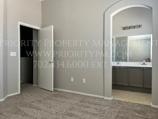 Building Photo - ~IMMACULATE TOWNHOME! Gated Access! 2 Primary Bedrooms! 1 Car Attached Garage! DO NOT MISS THIS!