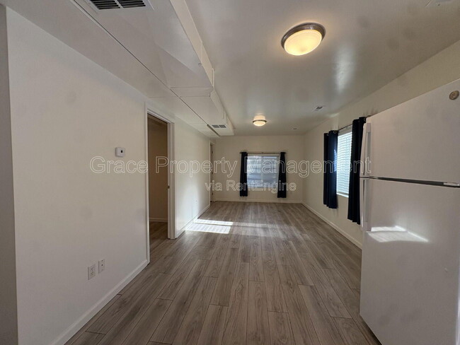 Building Photo - 310 S 2nd Ave