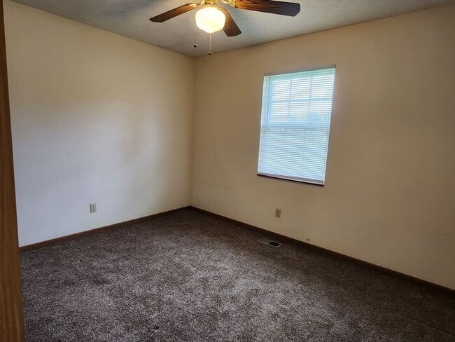 Building Photo - 3 Bedroom Duplex in East Glenn