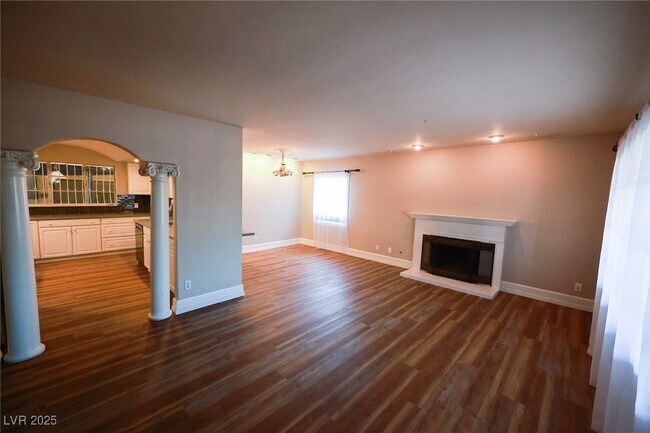 Building Photo - 706 Bracken Ave