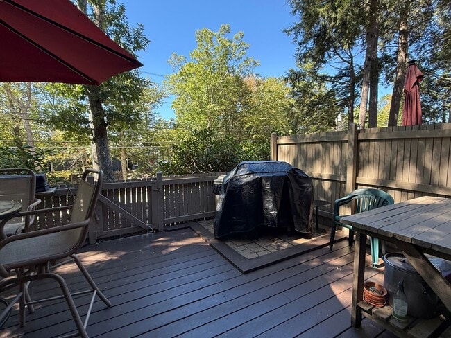 Building Photo - Charming 3-Bedroom Condo in Laconia, NH – ...