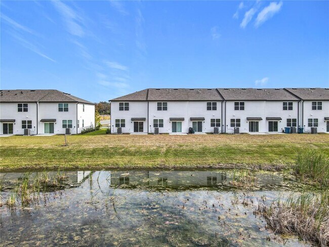 Building Photo - 3270 Vesara Dr