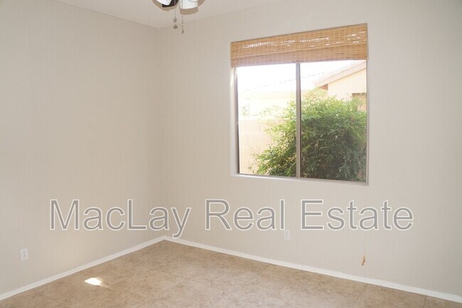 Building Photo - 203 W Cedar Dr