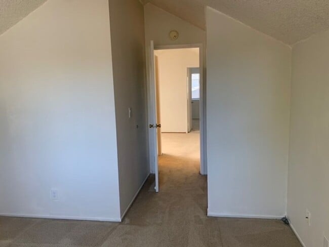 Building Photo - 4 Bed/2 Bath Spacious Home with Big Backyard and New Laminate & Carpet - Union City