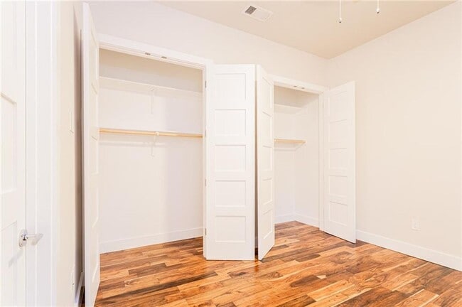 Building Photo - 2509 Del Curto Rd