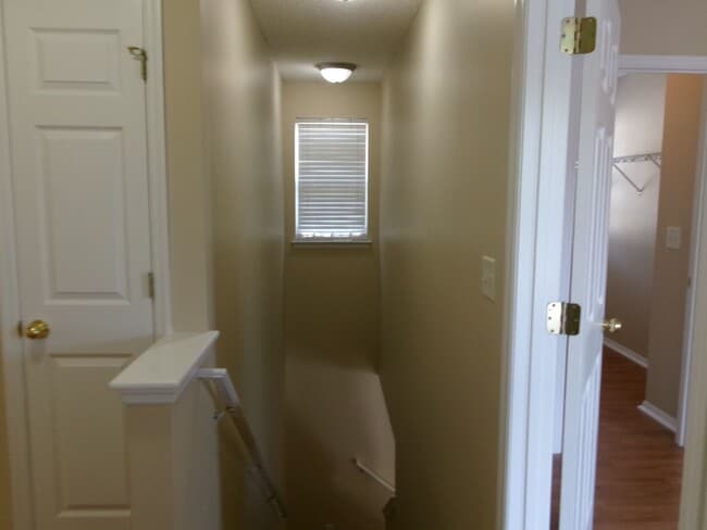 Building Photo - 3 bedroom, 2.5 bath home located in Bellegrove Preserve