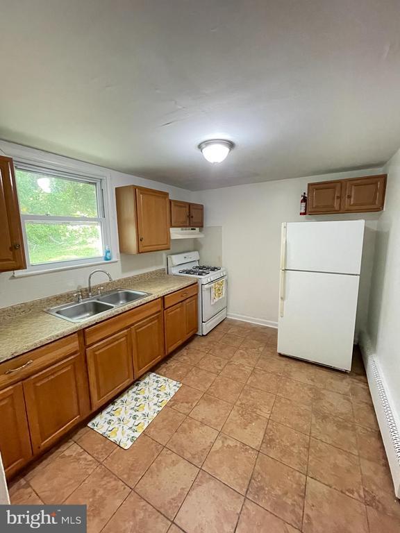 Building Photo - 14105 Robinson Ct