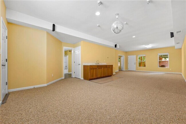 Building Photo - 2113 Worrall Hill Dr