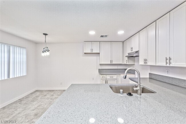 Building Photo - 1870 Nebula Dr