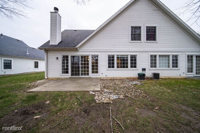 Building Photo - 6683 Courtyard Dr