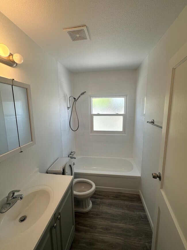 Building Photo - 3 Bedroom Single Family Home in Greeley