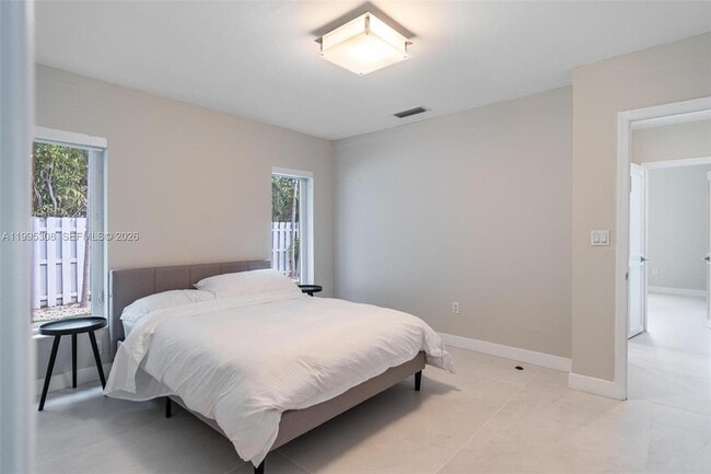 Building Photo - 1055 Stillwater Dr