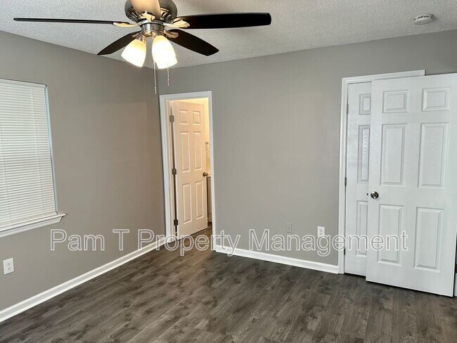 Building Photo - 2607 Bismark Ave