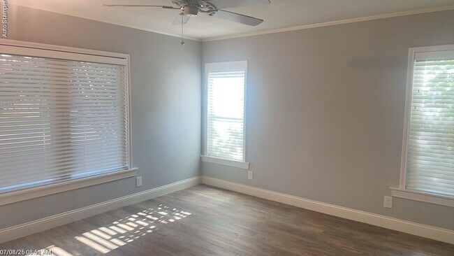Building Photo - 104 Varsity Cir