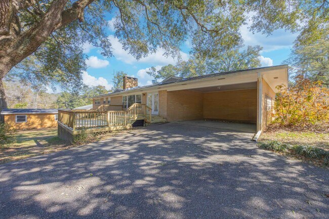 Building Photo - 202 Confederate Dr N