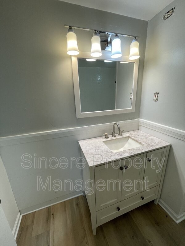 Building Photo - 2023 NW 40th St