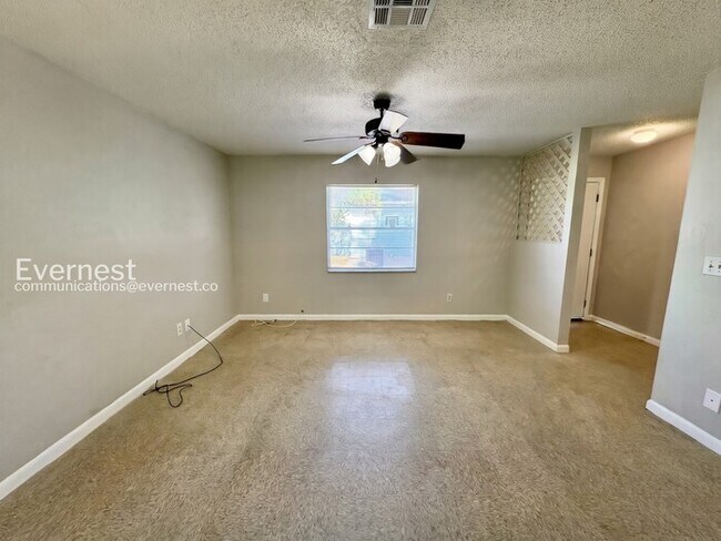 Building Photo - 3062 St Paul Dr