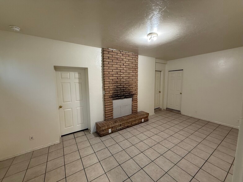 Building Photo - 1401 E Lee St