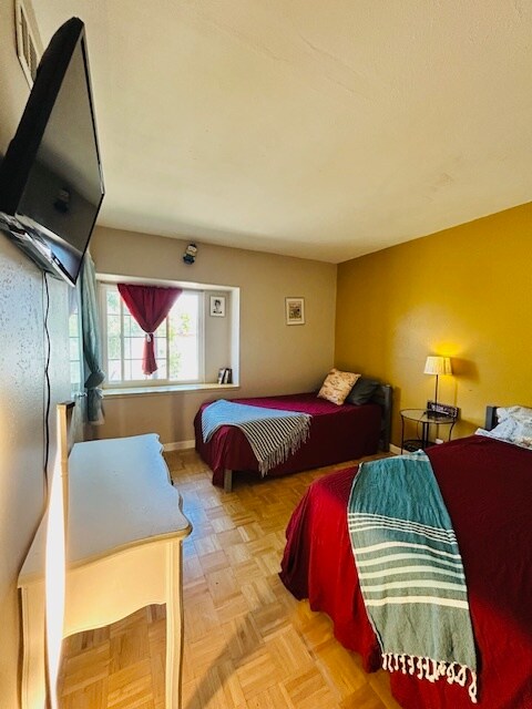 Building Photo - 8871 Belmont St