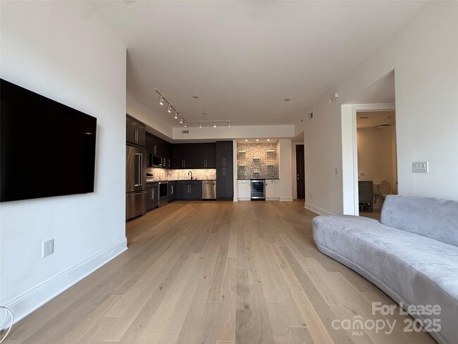 Building Photo - 4625 Piedmont Row Dr