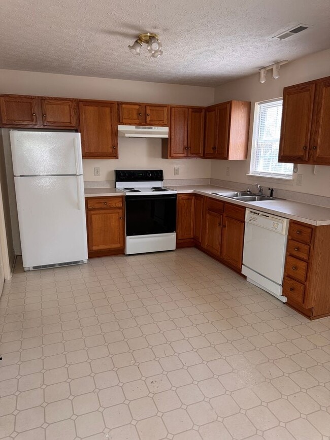 Building Photo - 540 Monticello Ave