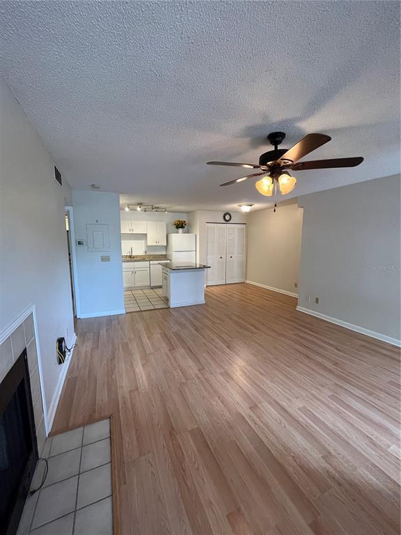 Building Photo - 315 Lakepointe Dr