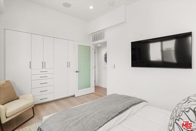 Building Photo - 10501 Wilshire Blvd