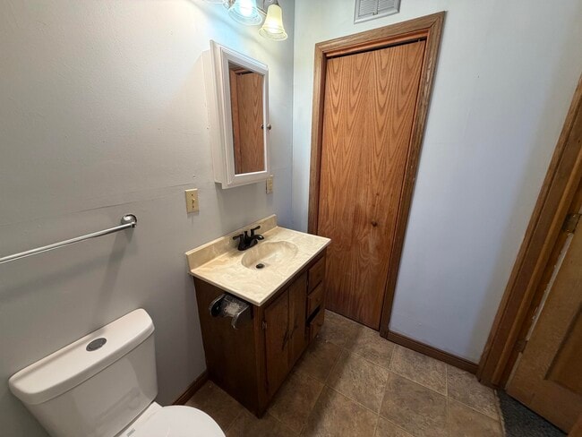 Building Photo - 608 Seminary-W