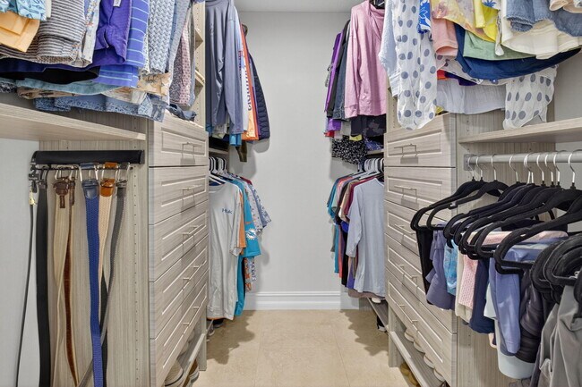 Building Photo - 5152 Golfview Ct